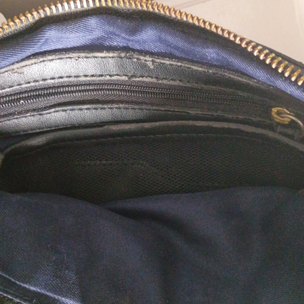 Kenneth Cole Black Crossbody Bag - Picture 3 of 3